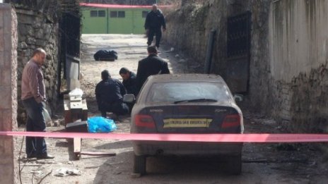 Задържаха четирима за взривената кола в Пловдив