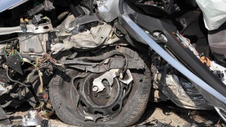 Денонощие с една жертва при катастрофите в страната
