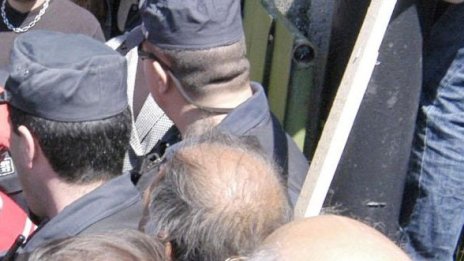 Задържаха протестиращ пенсионер срещу цените на тока