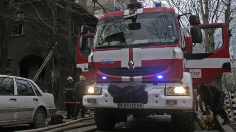 Откриха два трупа след пожар в къща в Челопечене