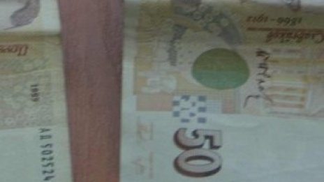 Белезници за хирург, спипан с подкуп от 400 лева