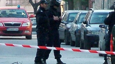 Сега пък в Пловдив! Барикадиран с газови бутилки