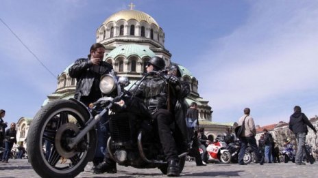 2000 рокери откриха мотосезона в София