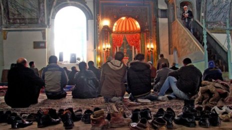 Поругали Джумая джамия по време на петъчната молитва