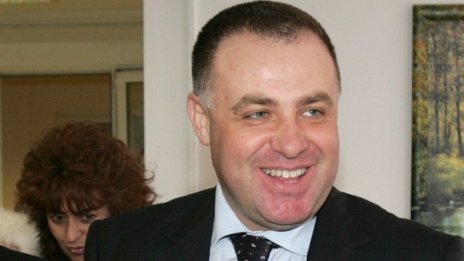 Новите калинки прогониха шефовете на ДФ "Земеделие"