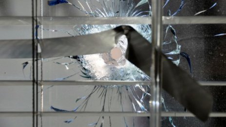 Раненият охранител от Сливен вече е в съзнание