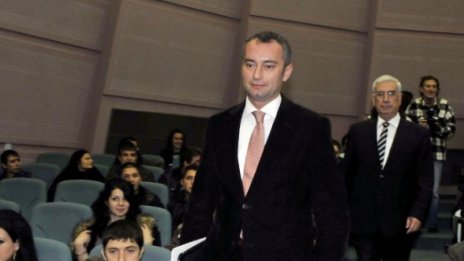 Гоце бръкна в устата на лъва и извади слънцето!