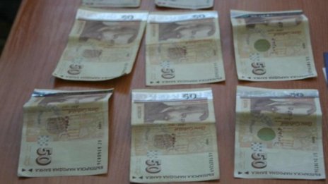 Задигнаха 18 бона от селска къща