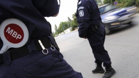Румънци опитаха да бутнат 1750 евро подкуп на полицаи