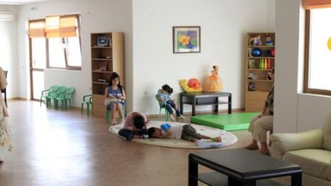 Почти всички деца в социалните домове са с родители