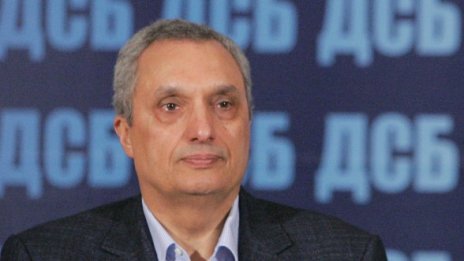 До края на април десните бистрят кандидата за президент