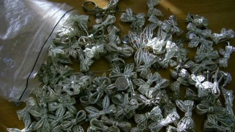 Откриха половин кило сребро под тоалетна хартия