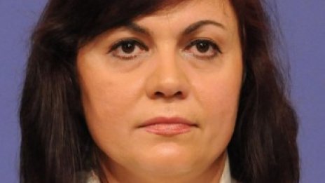 Овчарка нахапа Нинова по гърба. Добре е