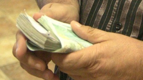 Жени намериха 1500 лева на земята... и ги върнаха