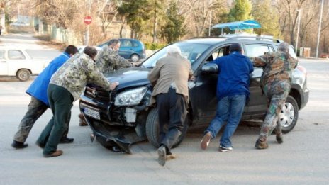 Един загинал и 17 ранени в катастрофи