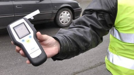 За часове закопчаха двама шофьори с по над 2 промила алкохол