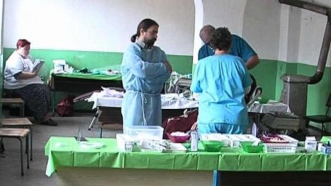 Американци лекуват без пари зъби в Родопите