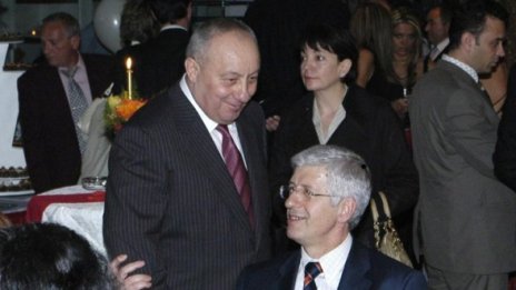 Георги Гергов подари едни 5000 лв. на БСП