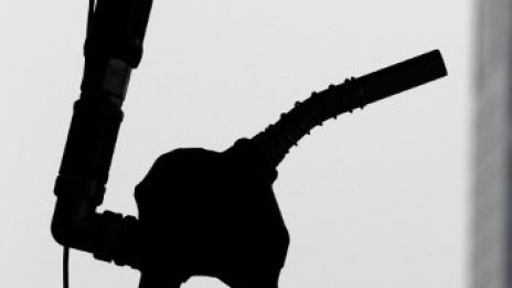 Двама обраха бензиностанция, тръгнаха си с 8500 лв.