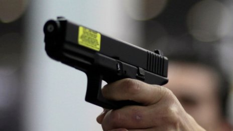 6-годишно американче занесе оръжие в час, трима са ранени
