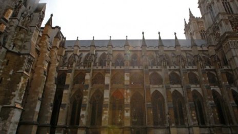 Три часа ще бият камбаните след сватбата на WC