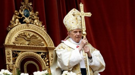 Бенедикт XVI призова да се решат конфликти и кризи