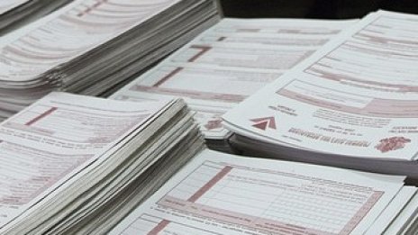 Запорираха два ретро автомобила на варненска фирма