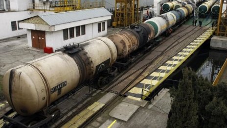 Спипаха полицай и жп служител при кражба на гориво