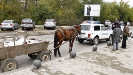 Роми разкостват неуморно столичен завод