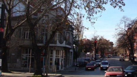 Проверяват за висящи кабели в цялата страна