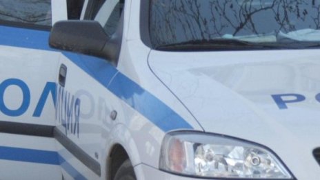 Мъж плаши със самоубийство в София