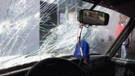 Закопчаха двама перничани – скочили на полицаи