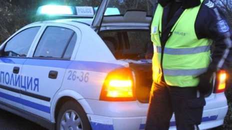 Трима задържани за разпространение на наркотици