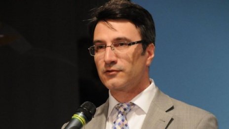 1,8 млн. лв. за картички и диплянки