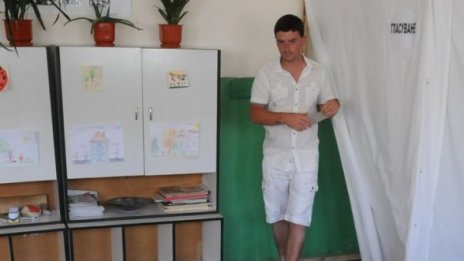 Дадоха 2 месеца на изборните туристи за нов адрес