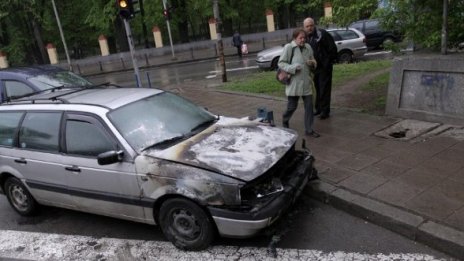 Лек автомобил горя в столицата