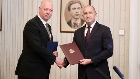Набързо: Радев връчи мандата на ГЕРБ-СДС, Желязков го върна