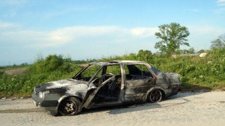 Кола се взриви близо до бензиностанция