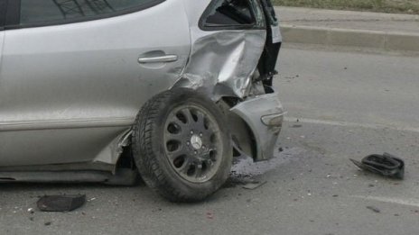 Две жертви по пътищата на страната