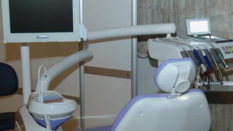 Спипаха трима окрали училищен зъболекарски кабинет