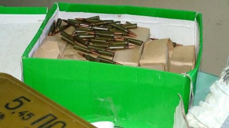 Боен арсенал в дома на 39-годишен в Казанлък