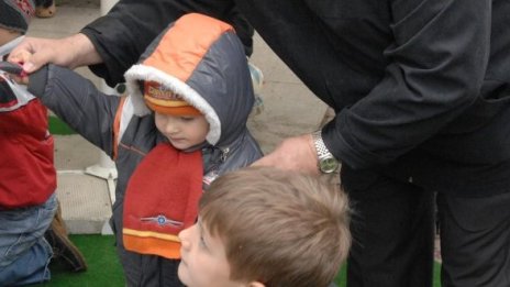 300 хиляди българи станаха бавачки