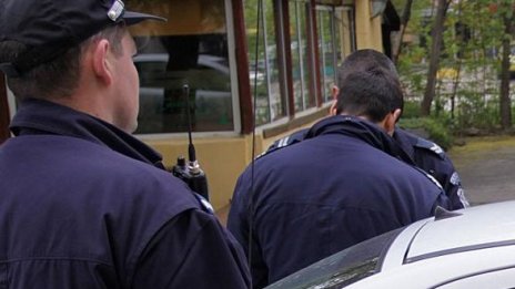 Трима задържани с дрога в Софийско