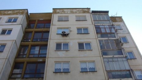 Държавата поема 50% при саниране на панелки