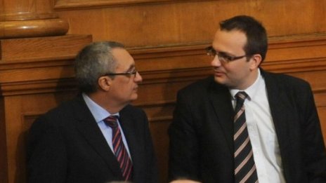 Десните бесни на новата тройка