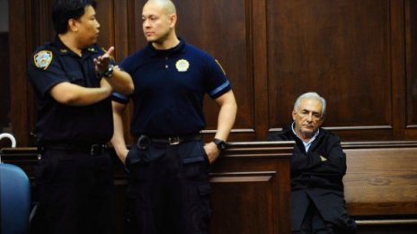 Строс-Кан преместен в прочутия затвор на остров Райкърс