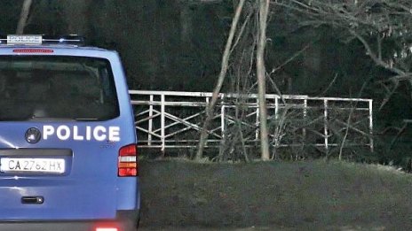 Полицията проверява сигнал за блудство с жена в Ловен парк