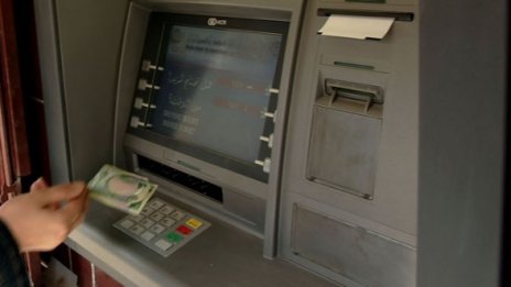 Двама българи арестувани в Хонконг за банкови измами