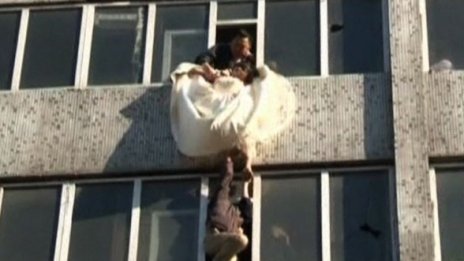 Спасяване на булка самоубийца
