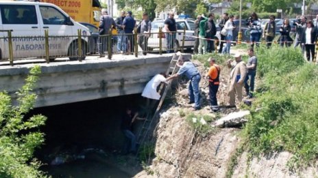 Задържаха бабата и дядото на убития Стефан